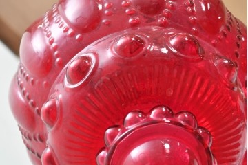 《引っ掛けシーリング式ペンダントライト加工費込み》　インドネシアヴィンテージ　1980年から1990年頃　赤い装飾ガラスシェードが華やかなペンダントライト　(R-088883)