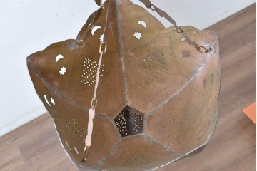 《引っ掛けシーリング式ペンダントライト加工費込み》　ヴィンテージ照明　真鍮製　透かし細工が美しい大振りな吊り下げ照明　(R-088886)