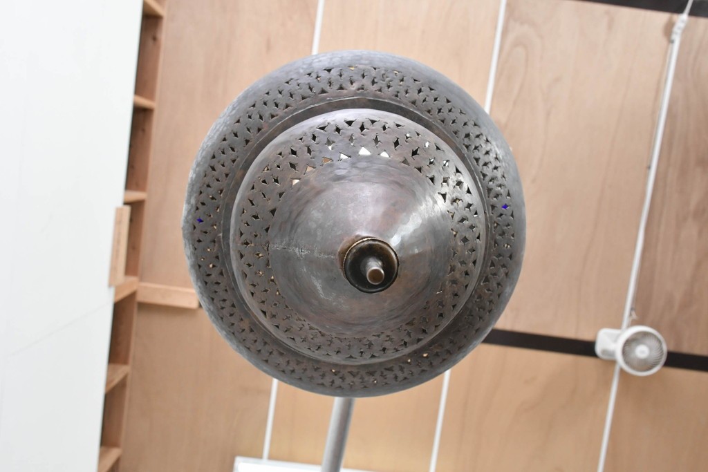 《引っ掛けシーリング式ペンダントライト加工費込み》　ヴィンテージ照明　モロッコ　真鍮製　色ガラスがアクセントの吊り下げ照明　(R-088894)