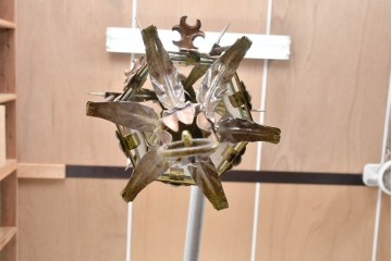 イギリスアンティーク　花や葉飾りが美しく施された優雅なペンダントライト　(R-088900)