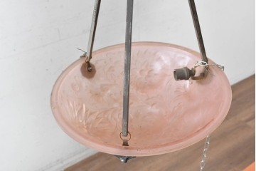 アンティーク照明　イギリス　花模様のピンクガラスが可憐な吊り下げ照明　(R-088914)
