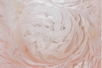アンティーク照明　イギリス　花模様のピンクガラスが可憐な吊り下げ照明　(R-088914)