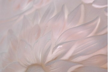 アンティーク照明　イギリス　花模様のピンクガラスが可憐な吊り下げ照明　(R-088914)
