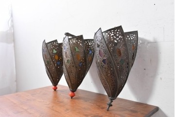 《引っ掛けシーリング式ペンダントライト加工費込み》　ヴィンテージ照明　モロッコ　繊細な透かし装飾を施した吊り下げ照明3個セット　(R-088917)