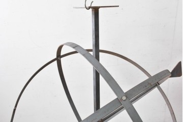 ヴィンテージ雑貨　天球儀モチーフのアイアンオブジェ　(R-088930)