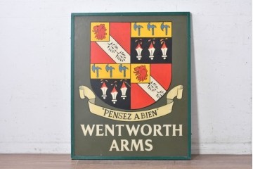 イギリスヴィンテージ　WENTWORTH ARMS(ウェントワース・アームズ)　紋章デザインのパブサイン　(R-088938)