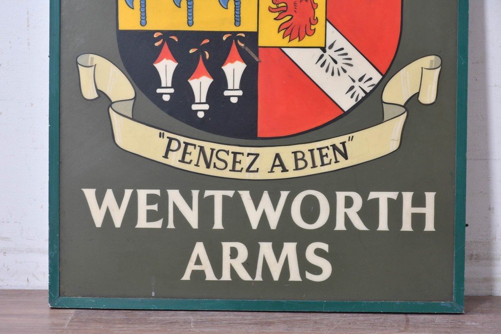 イギリスヴィンテージ　WENTWORTH ARMS(ウェントワース・アームズ)　紋章デザインのパブサイン　(R-088938)