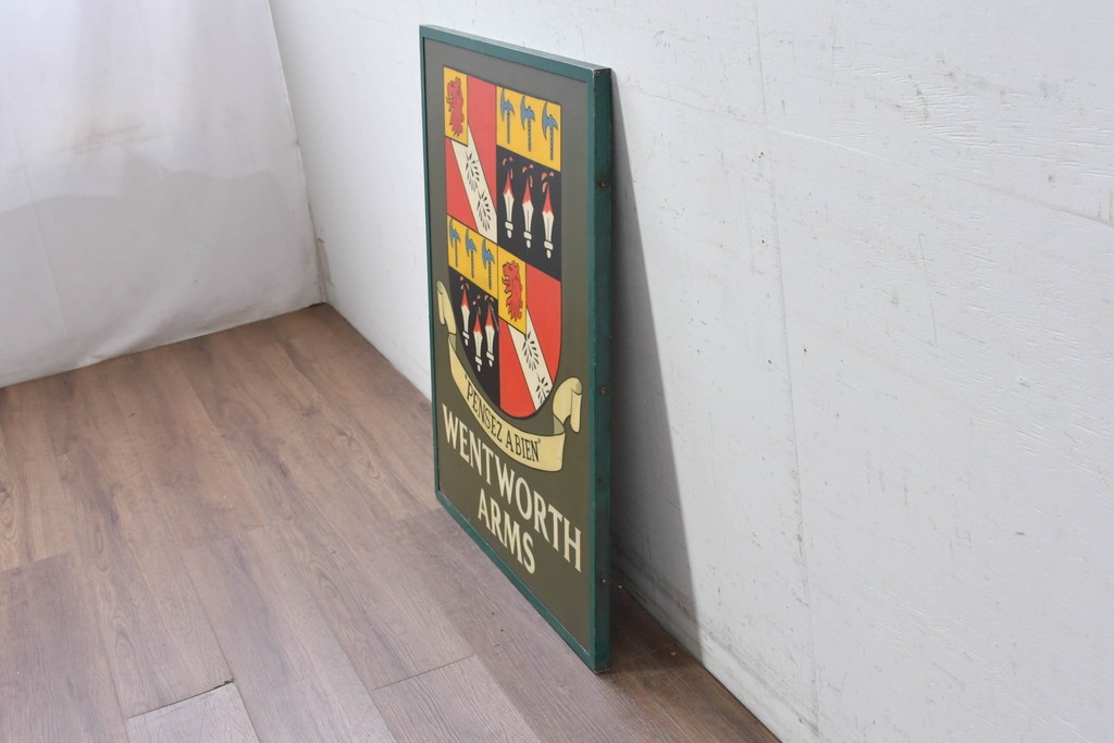 イギリスヴィンテージ　WENTWORTH ARMS(ウェントワース・アームズ)　紋章デザインのパブサイン　(R-088938)