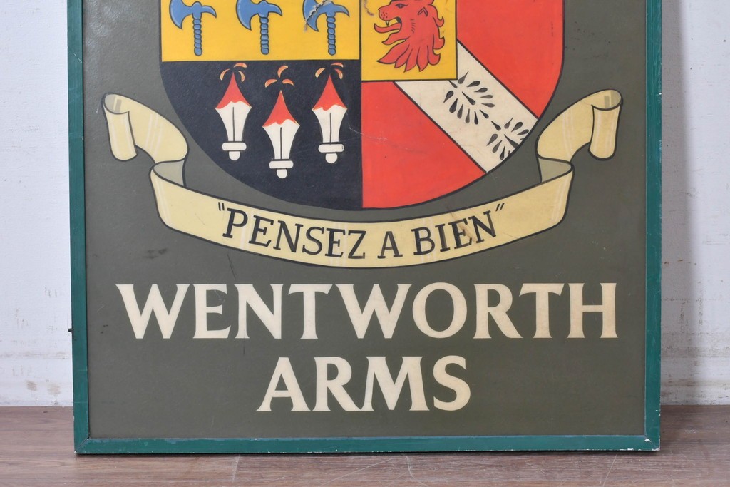 イギリスヴィンテージ　WENTWORTH ARMS(ウェントワース・アームズ)　紋章デザインのパブサイン　(R-088938)