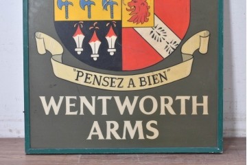 イギリスヴィンテージ　WENTWORTH ARMS(ウェントワース・アームズ)　紋章デザインのパブサイン　(R-088938)