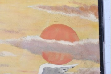 WHITE SWAN 夕焼け空と水辺を飛ぶ白鳥デザインの看板 (R-088939)