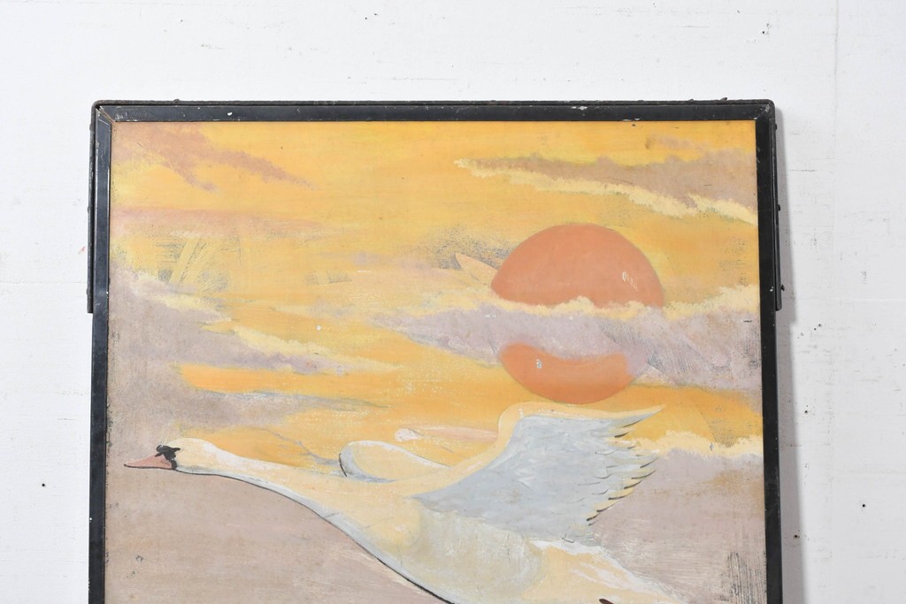 WHITE SWAN 夕焼け空と水辺を飛ぶ白鳥デザインの看板 (R-088939)