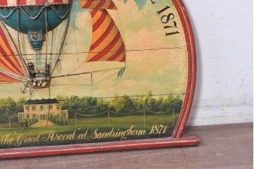 イギリスアンティーク　希少　著名工房作品　英国伝統サインペイント　気球の立体装飾が目を引くウォールアート　(R-088940)