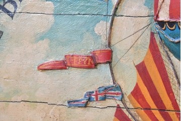 イギリスアンティーク　希少　著名工房作品　英国伝統サインペイント　気球の立体装飾が目を引くウォールアート　(R-088940)
