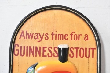 イギリスアンティーク　希少　著名工房作品　英国伝統サインペイント　GUINNESS(ギネス)　オオハシとロゴが目を引く立体ウォールサイン　(R-088941)