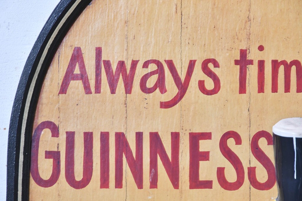 イギリスアンティーク　希少　著名工房作品　英国伝統サインペイント　GUINNESS(ギネス)　オオハシとロゴが目を引く立体ウォールサイン　(R-088941)
