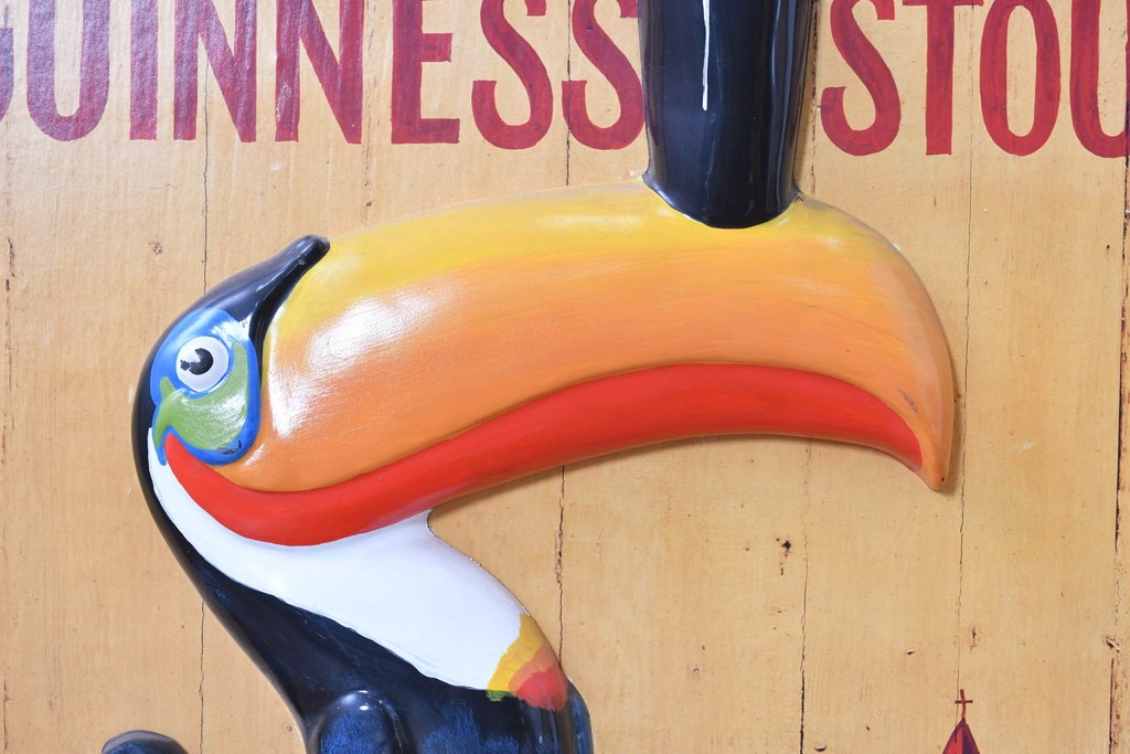イギリスアンティーク　希少　著名工房作品　英国伝統サインペイント　GUINNESS(ギネス)　オオハシとロゴが目を引く立体ウォールサイン　(R-088941)