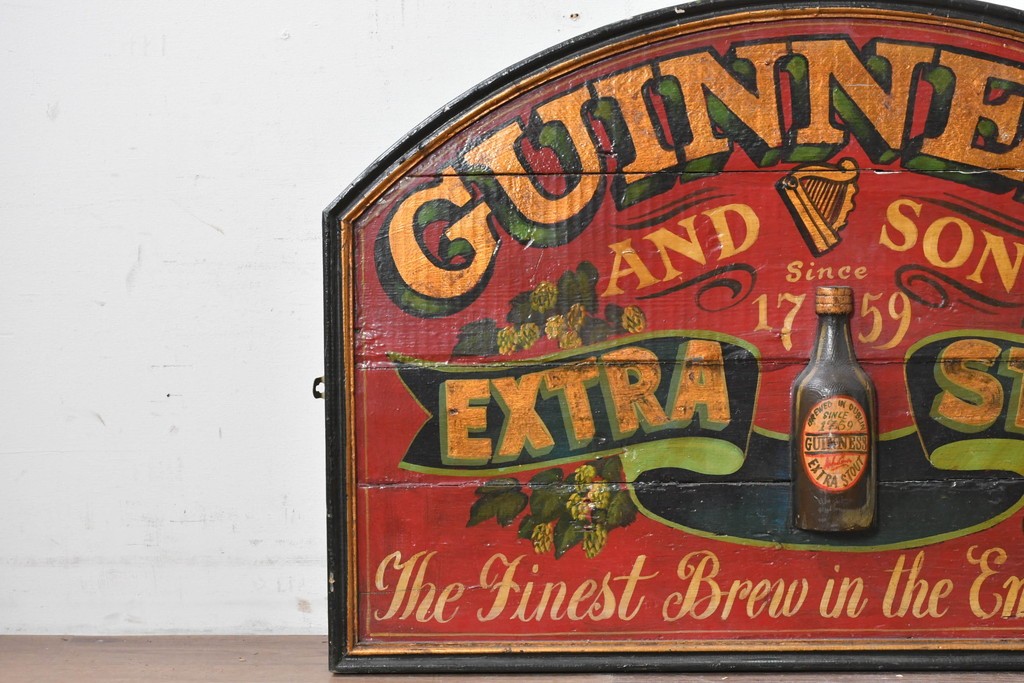 イギリスアンティーク　希少　著名工房作品　英国伝統サインペイント　GUINNESS(ギネス)　深みのある赤色が目を引く立体パブサイン　(R-088943)