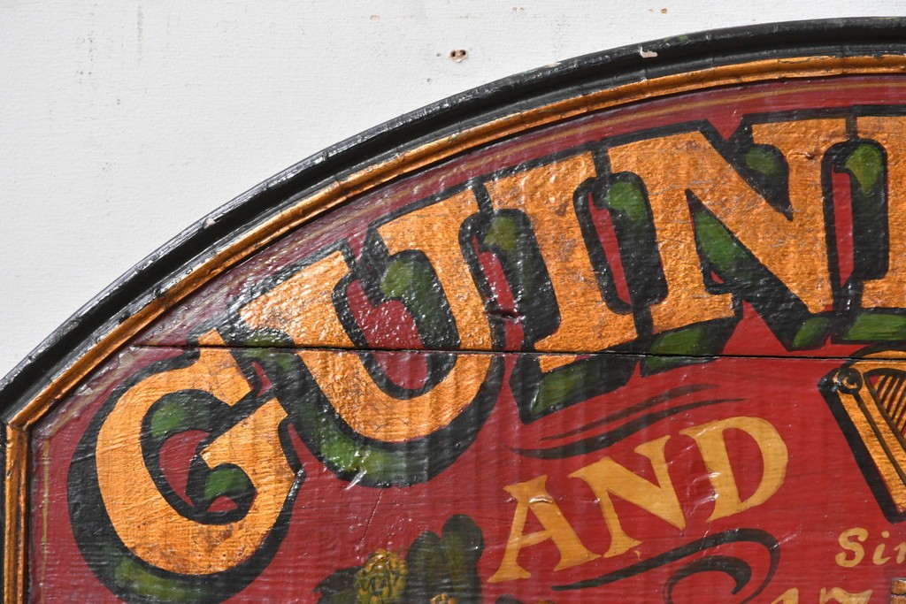 イギリスアンティーク　希少　著名工房作品　英国伝統サインペイント　GUINNESS(ギネス)　深みのある赤色が目を引く立体パブサイン　(R-088943)