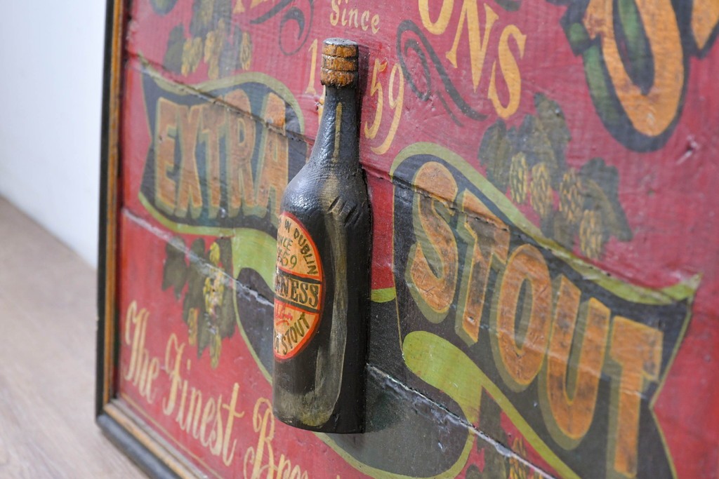 イギリスアンティーク　希少　著名工房作品　英国伝統サインペイント　GUINNESS(ギネス)　深みのある赤色が目を引く立体パブサイン　(R-088943)
