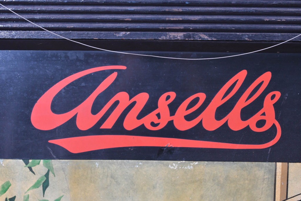 ヴィンテージ雑貨　Ansells Brewery(アンセルズ・ブルワリー)　優雅な女性が描かれたパブサイン　(R-088948)