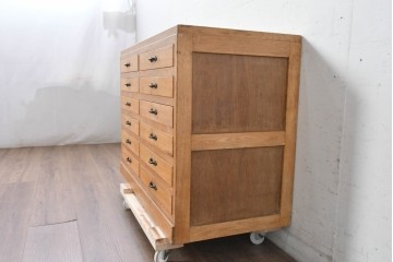 和製ヴィンテージ　昭和中期　引き出し12段　ナチュラルな木味のレトロチェスト　(R-088950)
