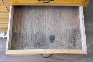 和製ヴィンテージ　昭和中期　引き出し12段　ナチュラルな木味のレトロチェスト　(R-088950)