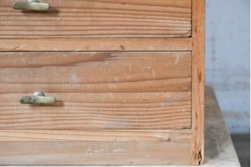 和製アンティーク　昭和初期　引き出し13段　ナチュラルな木味のサイドチェスト　(R-088952)