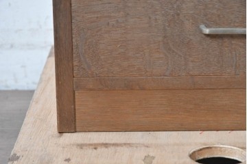 和製ヴィンテージ　ナラ材　すっきりとしたモダンデザインの7段サイドチェスト　(R-088953)