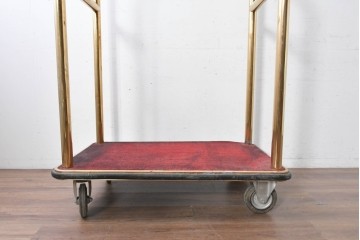 中古　真鍮　ゴールドカラーと赤いカーペットが華やかなバゲージカート　(R-088955)