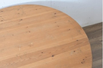 中古　希少な廃番品　THE PENNY WISE(ザ・ペニーワイズ)　パイン材　挽物脚がクラシカルなラウンドテーブル　(R-088965)