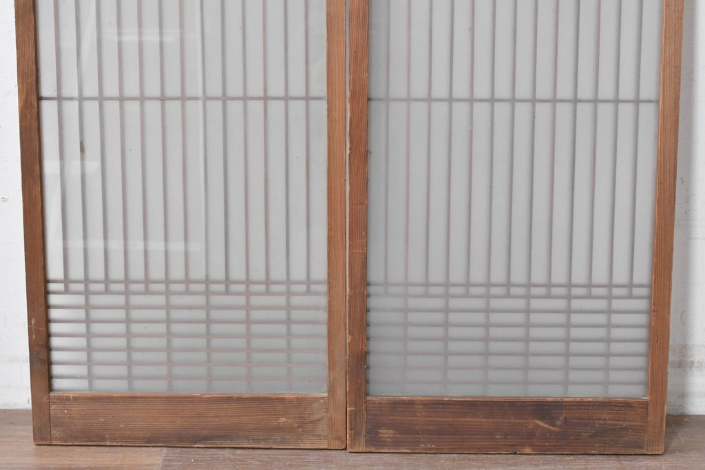 ヴィンテージ建具　昭和後期　繊細な格子が美しい片面ガラスの書院窓2枚セット　(R-088972)
