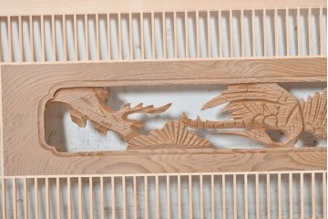 ヴィンテージ建具　昭和後期　鶴と松の彫刻が入った組子欄間1枚　(R-088975)
