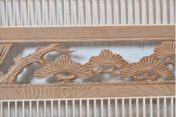 ヴィンテージ建具　昭和後期　鶴と松の彫刻が入った組子欄間1枚　(R-088975)
