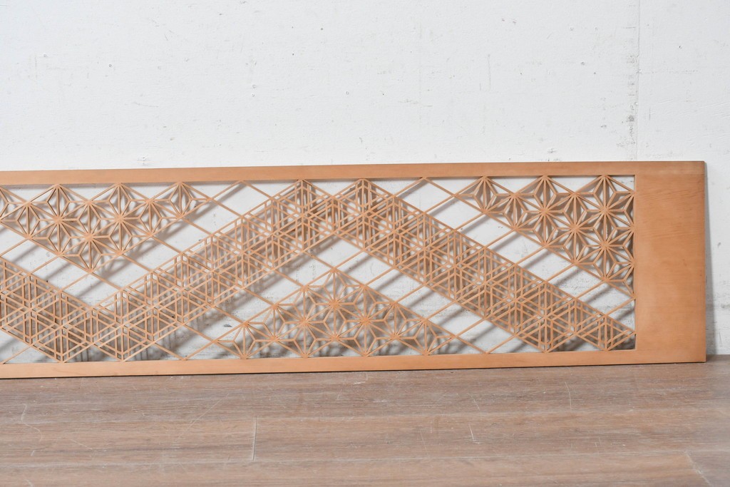 ヴィンテージ建具　昭和後期　麻の葉文様を取り入れた幾何学模様の組子欄間1枚　(R-088977)