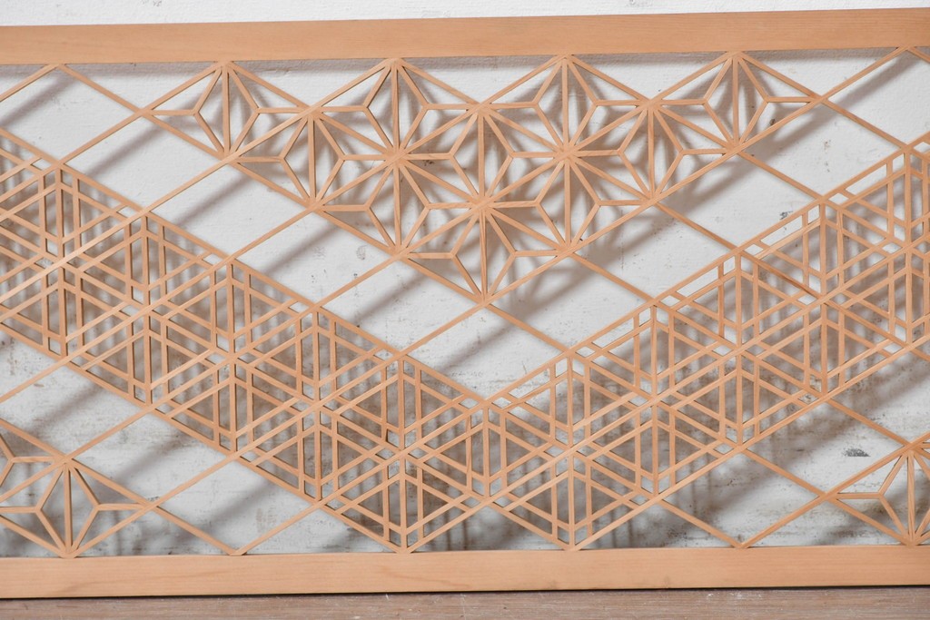 ヴィンテージ建具　昭和後期　麻の葉文様を取り入れた幾何学模様の組子欄間1枚　(R-088977)