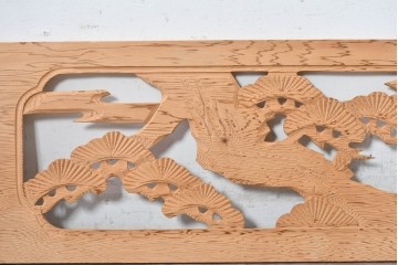 ヴィンテージ建具　昭和後期　鶴松図の彫刻があしらわれた彫刻欄間2枚セット　(R-088978)