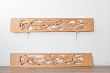 ヴィンテージ建具　昭和後期　鶴松図の彫刻があしらわれた彫刻欄間2枚セット　(R-088978)