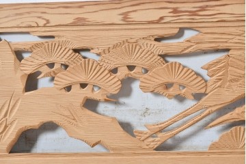 ヴィンテージ建具　昭和後期　鶴松図の彫刻があしらわれた彫刻欄間2枚セット　(R-088979)