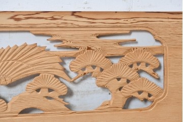 ヴィンテージ建具　昭和後期　鶴松図の彫刻があしらわれた彫刻欄間2枚セット　(R-088979)