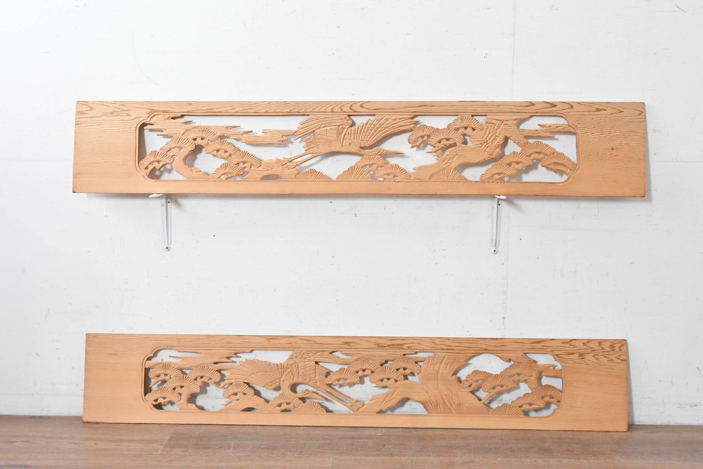 ヴィンテージ建具　昭和後期　鶴松図の彫刻があしらわれた彫刻欄間2枚セット　(R-088979)