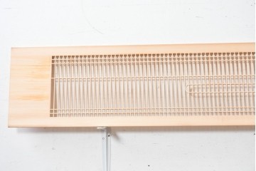 ヴィンテージ建具　昭和後期　整然と並ぶ格子に流れるような曲線が美しい筬欄間2枚セット　(R-088981)
