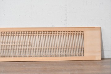 ヴィンテージ建具　昭和後期　整然と並ぶ格子に流れるような曲線が美しい筬欄間2枚セット　(R-088981)