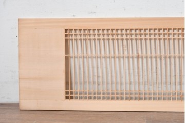 ヴィンテージ建具　昭和後期　整然と並ぶ格子に流れるような曲線が美しい筬欄間2枚セット　(R-088981)