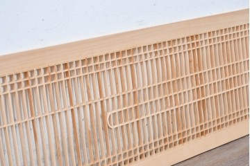 ヴィンテージ建具　昭和後期　整然と並ぶ格子に流れるような曲線が美しい筬欄間2枚セット　(R-088981)