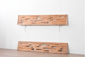 ヴィンテージ建具　昭和後期　屋久杉材　節穴を活かしたデザインが味わい深い欄間2枚セット　(R-088982)