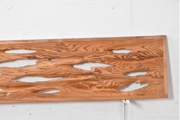 ヴィンテージ建具　昭和後期　屋久杉材　節穴を活かしたデザインが味わい深い欄間2枚セット　(R-088982)
