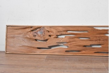 ヴィンテージ建具　昭和後期　屋久杉　節穴を活かしたデザインが味わい深い欄間2枚セット　(R-088984)