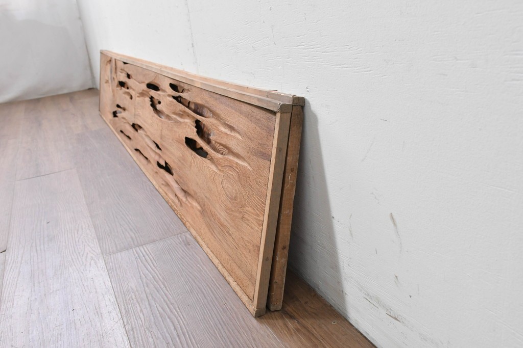 ヴィンテージ建具　昭和後期　屋久杉　節穴を活かしたデザインが味わい深い欄間2枚セット　(R-088984)