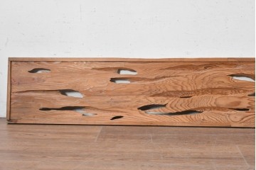 ヴィンテージ建具　昭和後期　屋久杉　節穴を活かしたデザインが味わい深い欄間2枚セット　(R-088985)